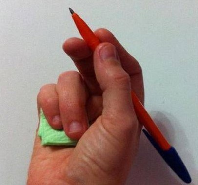 Как научить  ребенка  правильно держать карандаш?   